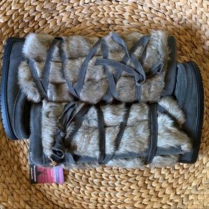 Manitoba Mukluks Faux Fur Tall Wrap Size 9